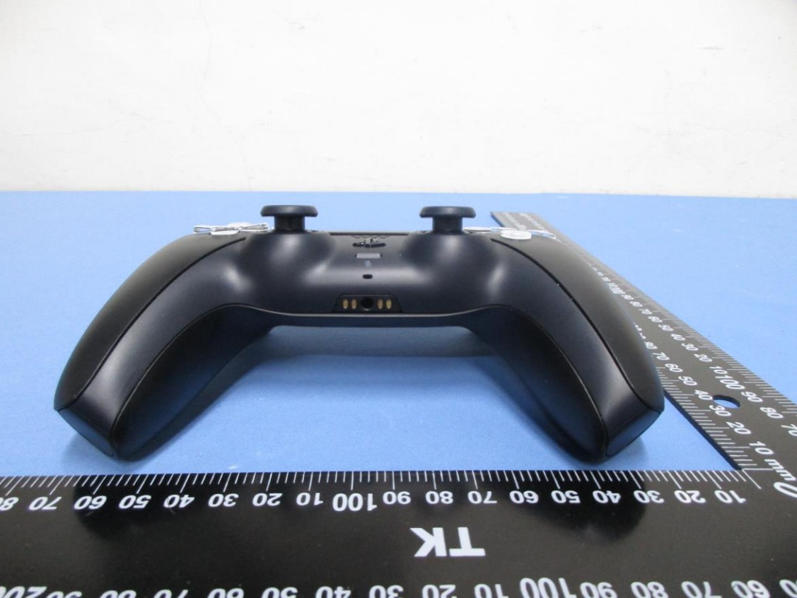 PS5のコントローラー「DualSense」のブラックモデルがリーク - PSXNAVI